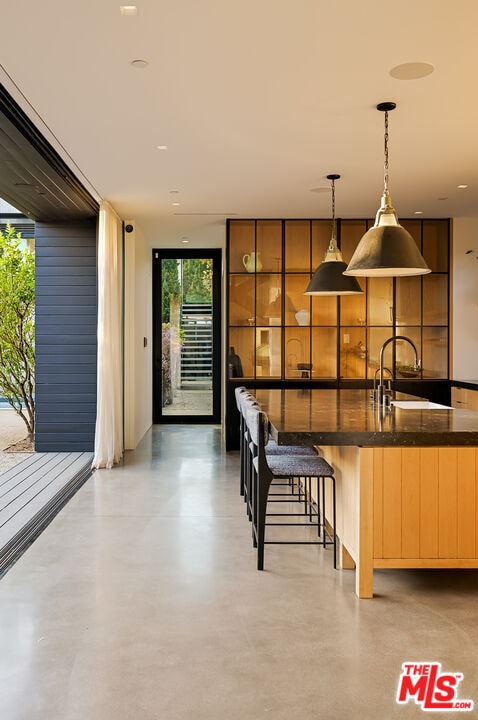 Building Photo - 901 Flower Ave