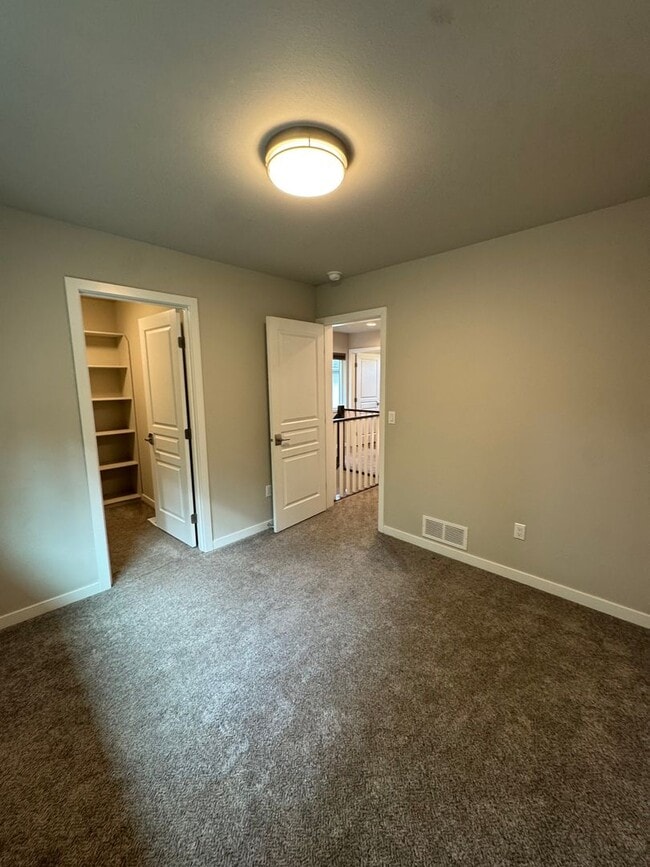 Building Photo - Stunning home in desirable Eagle River nei...
