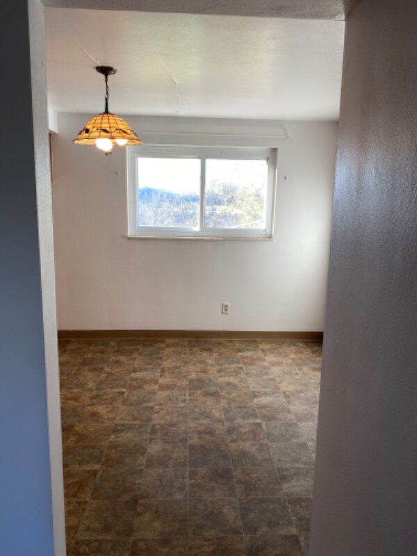 Building Photo - 128 Spring Ln