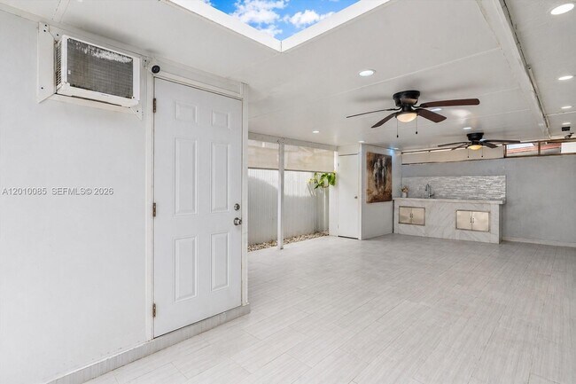 Building Photo - 11465 NW 88th Ct