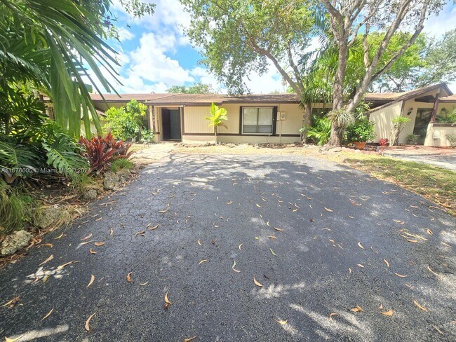 Primary Photo - 11588 SW 112th Ave