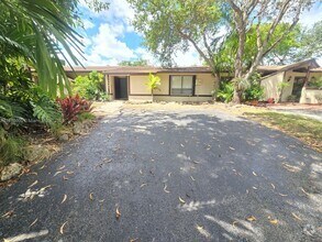 Building Photo - 11588 SW 112th Ave