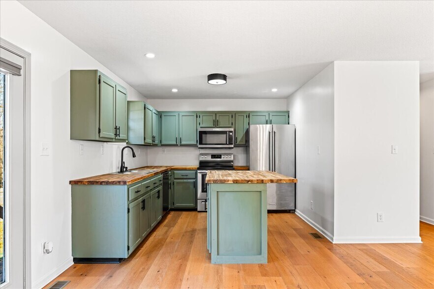 Building Photo - 259 Clover Cir