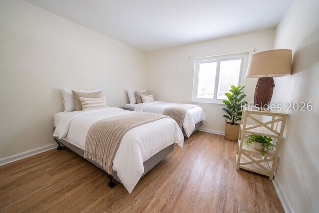 Building Photo - 141 Lamotte Dr