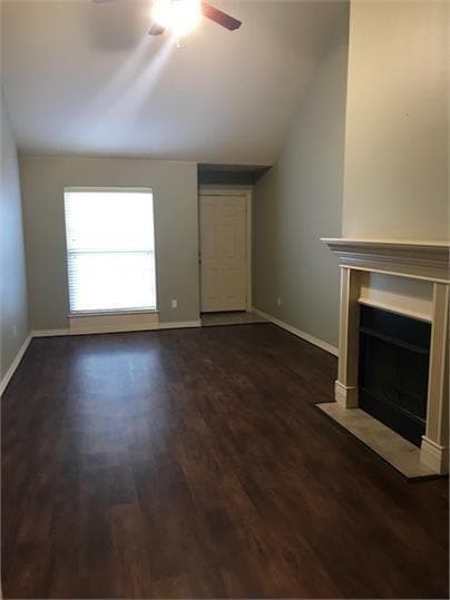 Building Photo - 826 Oakwood Ct