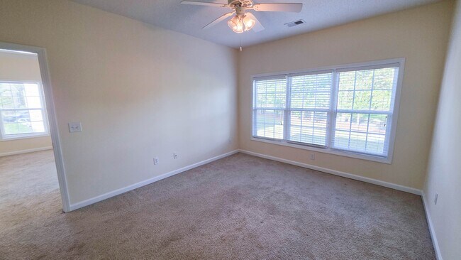 Building Photo - 5810 Longwood Dr