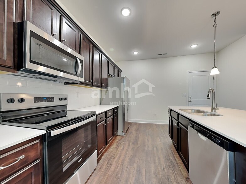 Building Photo - 14026 Belle Mont Dr