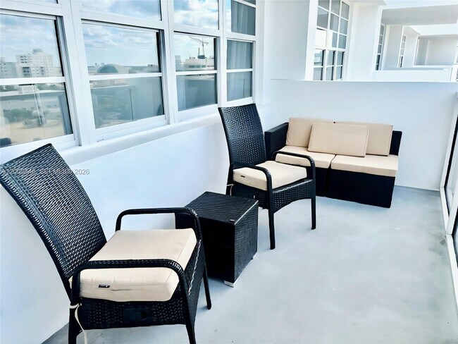 Building Photo - 100 Lincoln Rd