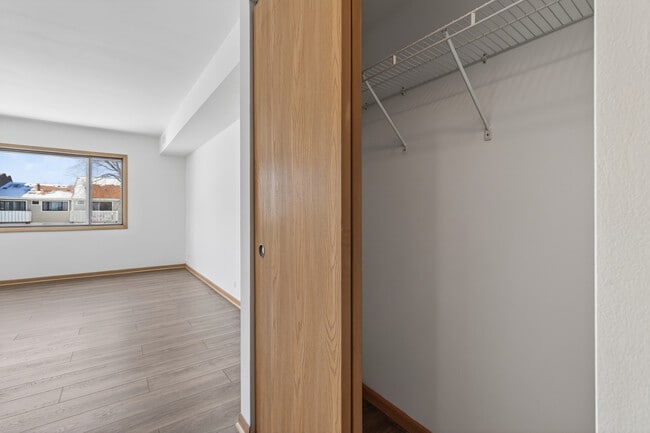 Building Photo - 3000 Bayside Dr