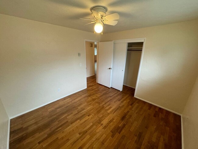 Building Photo - 3+ Bedroom House in Friendly Area