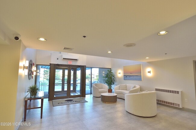 Building Photo - 525 Ocean Blvd