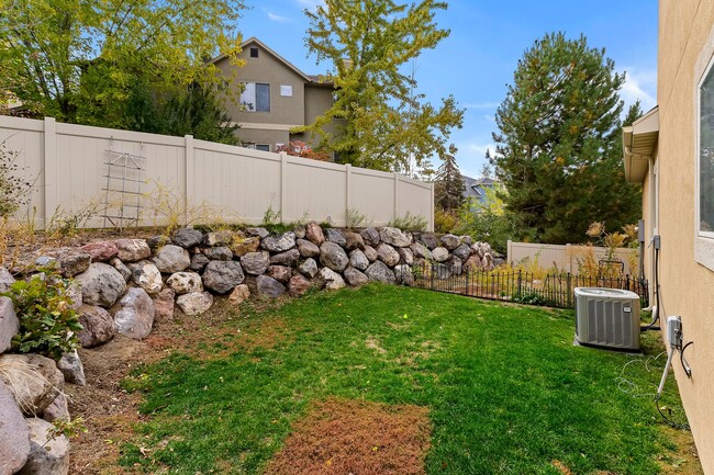 Building Photo - 4 Bedroom/ 4 Bathroom Home In Draper