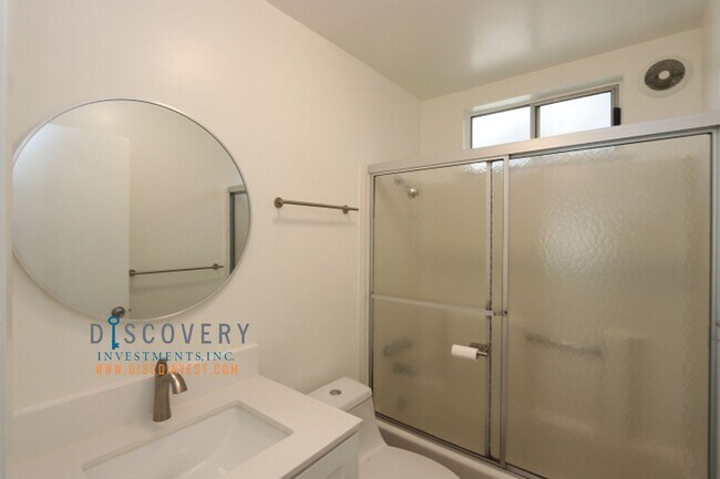 Building Photo - 1130 Wellington St