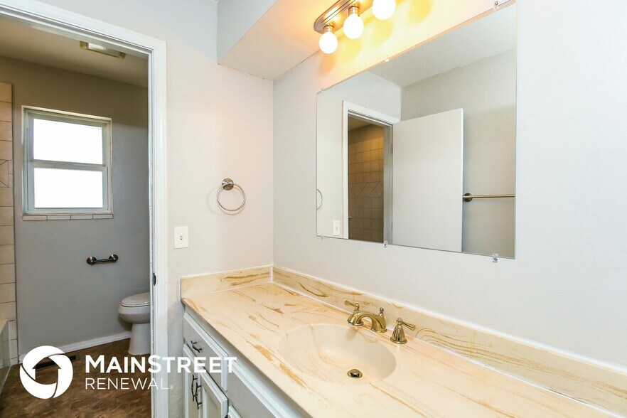 Building Photo - 305 W Grand Teton Ct