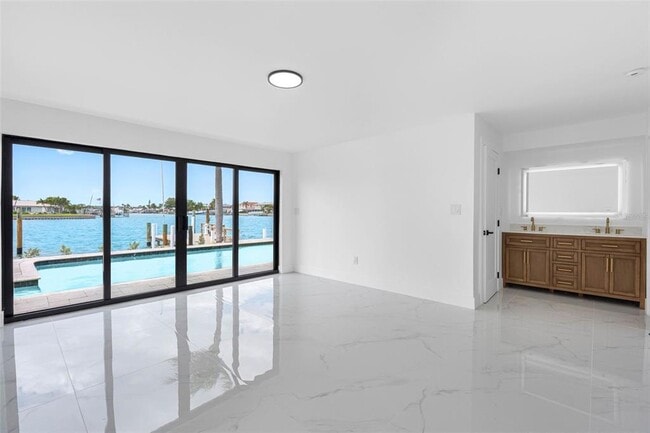 Building Photo - 520 115th Ave