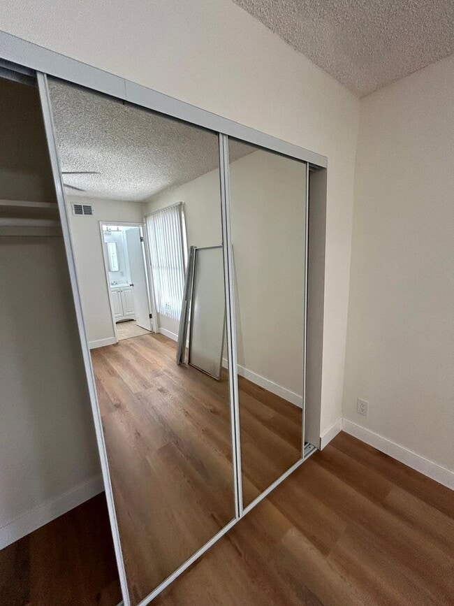 Building Photo - Spacious 4-Bed, 2-Bath Home with a Large Backyard in Prime West Hills!