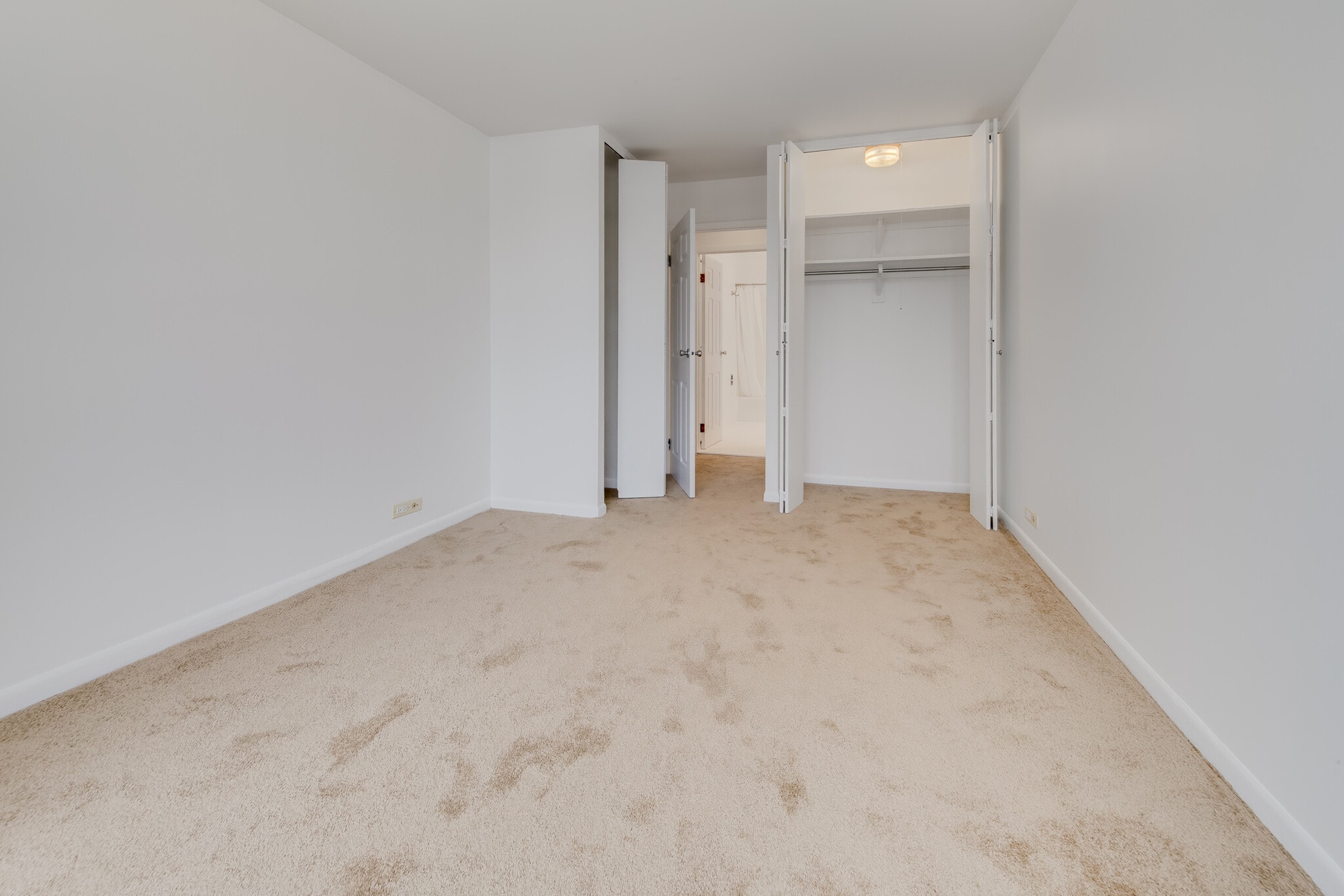 Building Photo - 5415 N Sheridan Rd