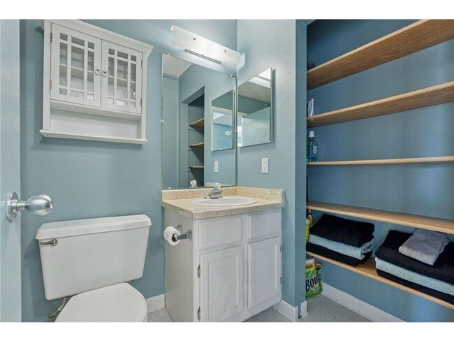 Building Photo - 66 9th St E