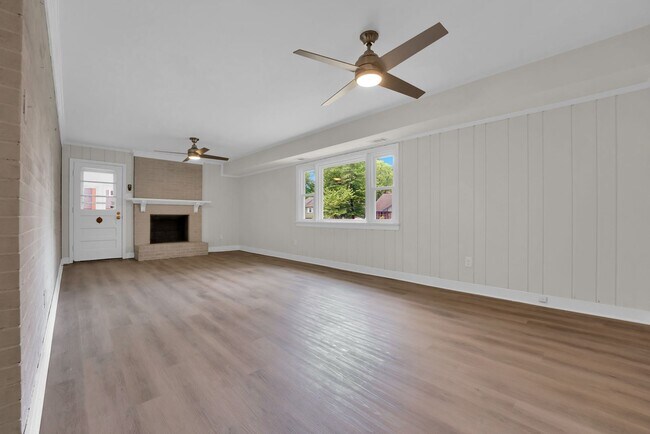 Building Photo - Beautiful Renovated 4 Bedroom 2.5 Bathroom Home for Rent!