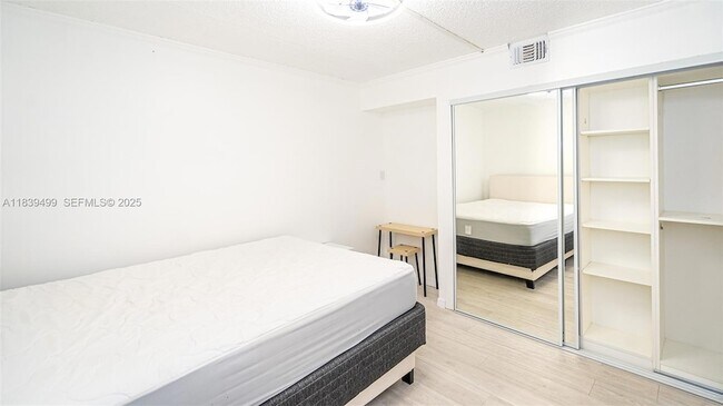 Building Photo - 3140 S Ocean Dr