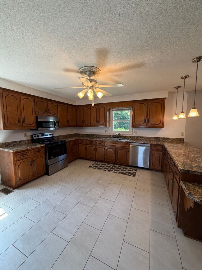 Building Photo - Situated in the heart of Sango, massive lot, and includes a fully finished & recently remodeled b...