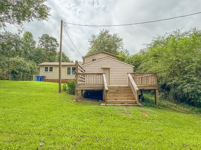 Building Photo - 404 McElhaney Rd