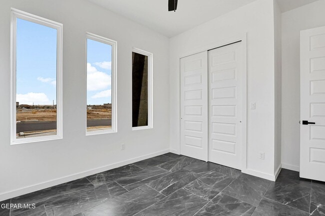 Building Photo - 921 Ada Ln