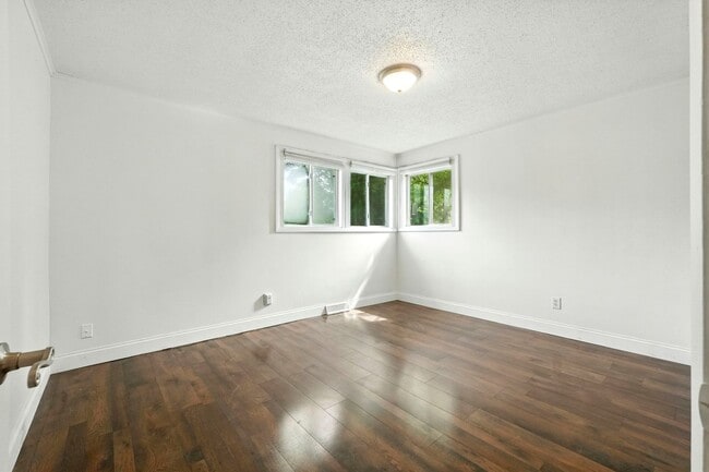 Building Photo - NEW LISTING! 3 BED/2 BATH HOUSE!
