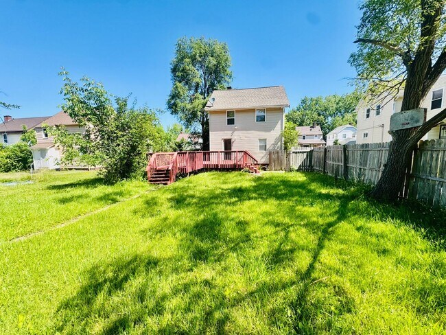 Building Photo - 10422 Dove Ave