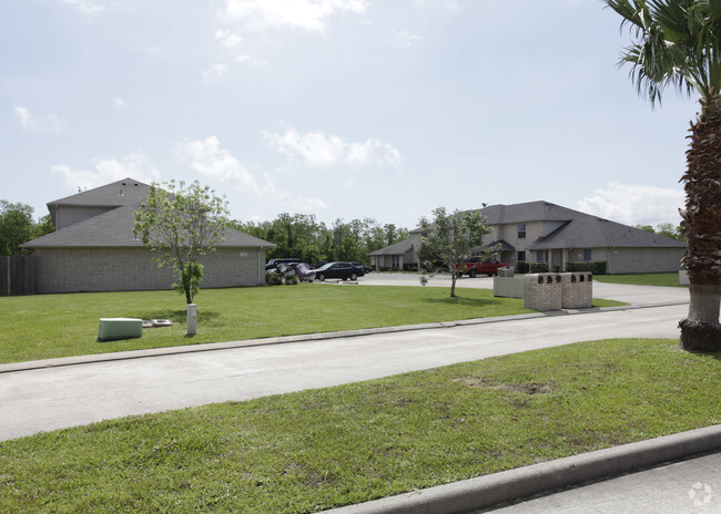 Building Photo - Green Isle Townhomes