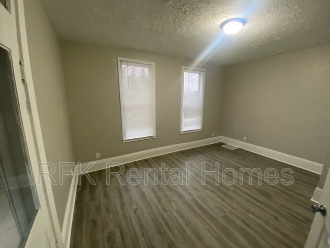 Building Photo - 108 N 6th St