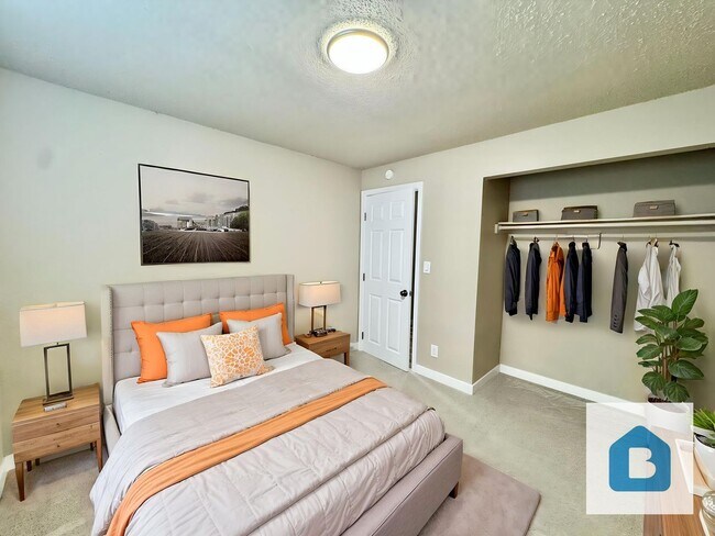 Building Photo - Newly Renovated 2 Bedroom/1 Bath! Option of TWO MONTHS FREE RENT!