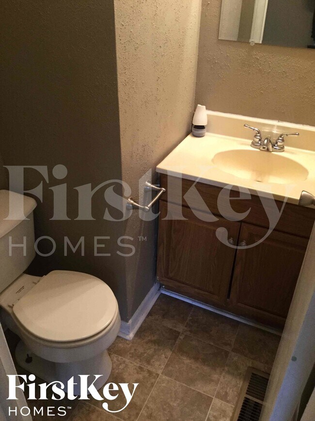 Building Photo - 221 N High School Rd