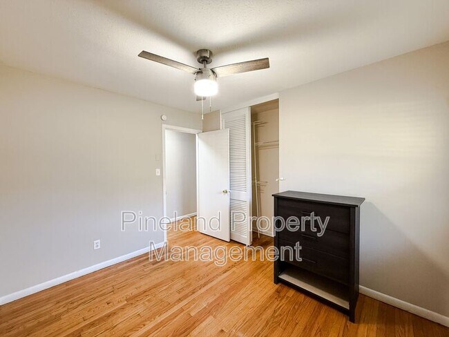Building Photo - 7220 Ainsley St
