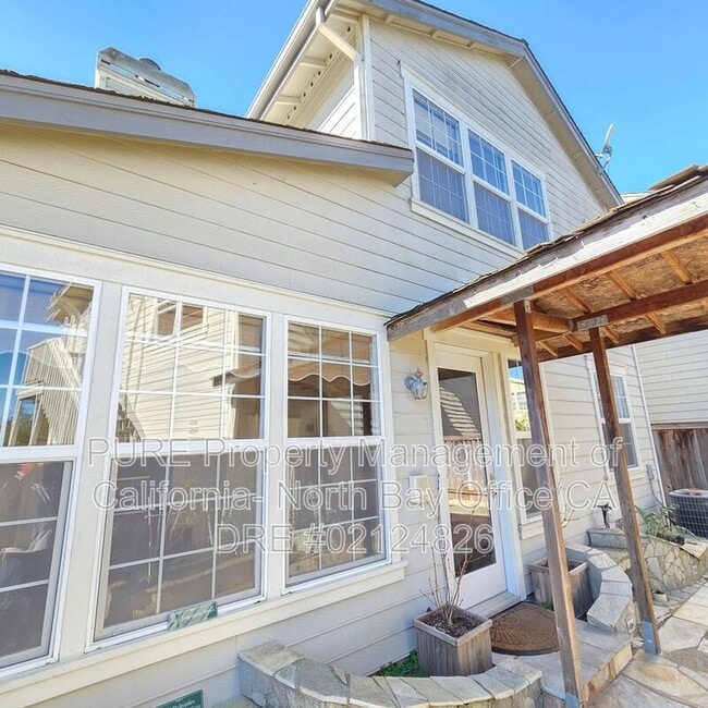 Building Photo - 565 Jorgensen St