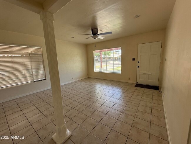 Building Photo - 1632 E Hudson Dr