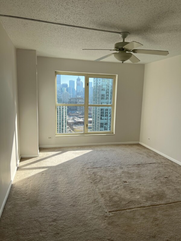 Building Photo - 1212 N La Salle Dr