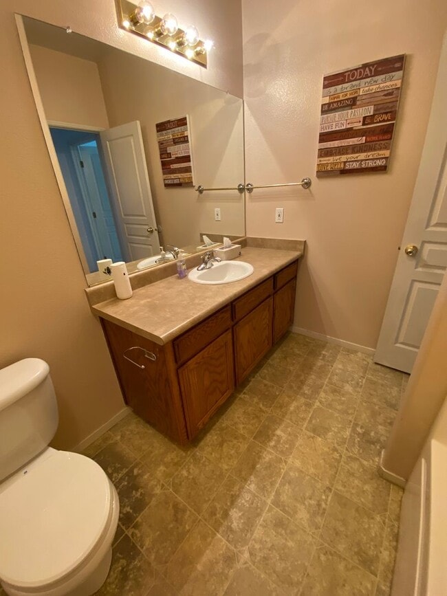Building Photo - Cozy Home for rent in Visalia