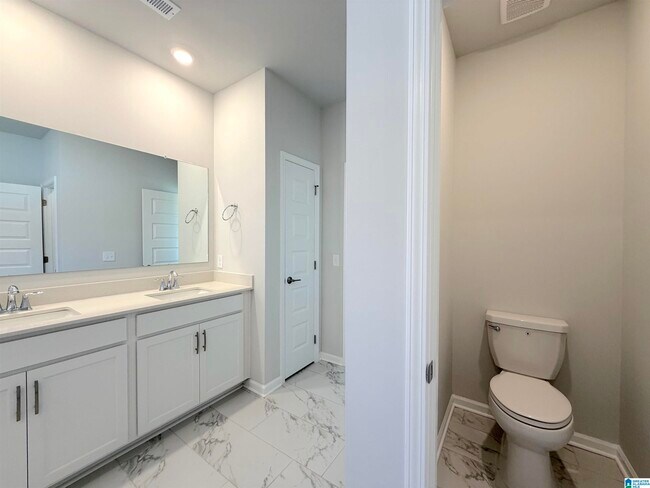Building Photo - 234 Granby Ln