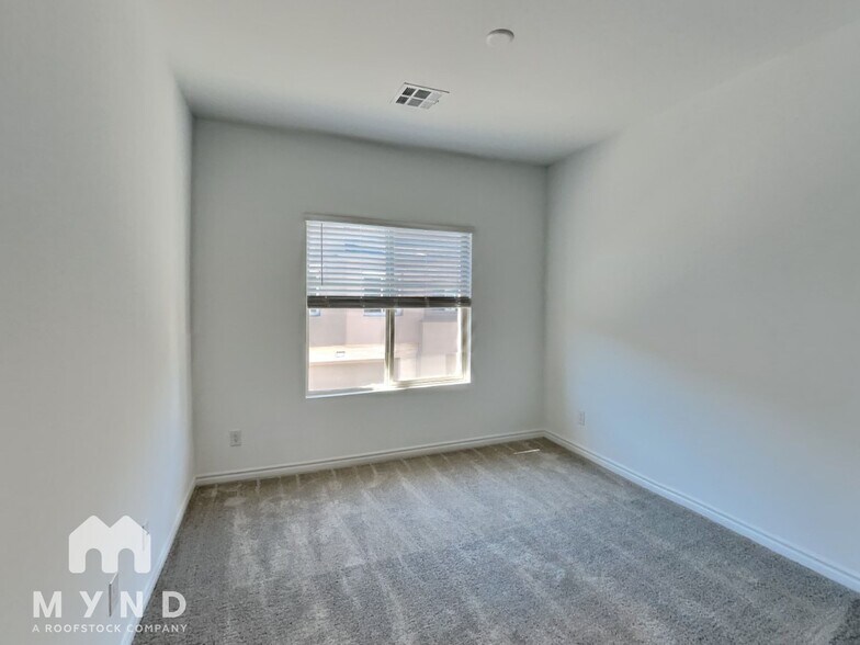 Building Photo - 600 Carriage Hill Dr