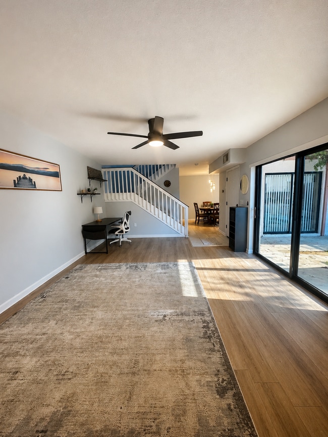 Building Photo - Spacious & Beautifully Updated Townhome in a Prime Location!
