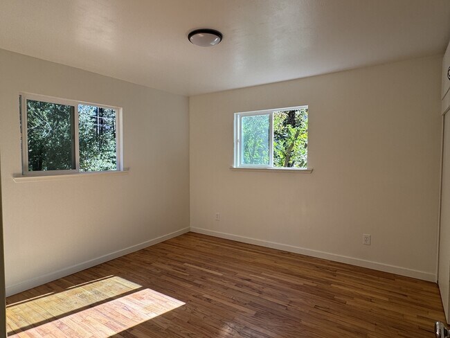 Building Photo - 10546 Silver Way