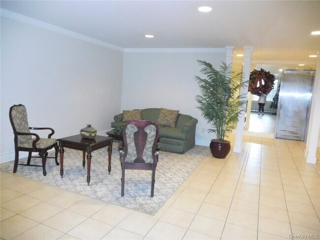 Building Photo - 4 Consulate Dr