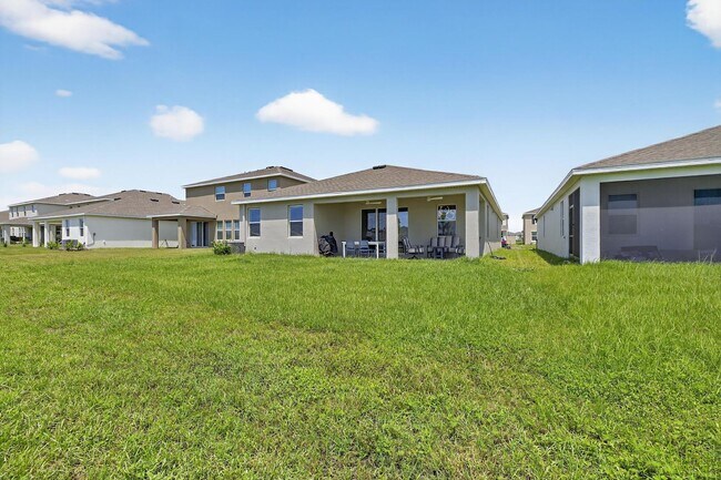 Building Photo - 4 Bedroom / 2 Bath House