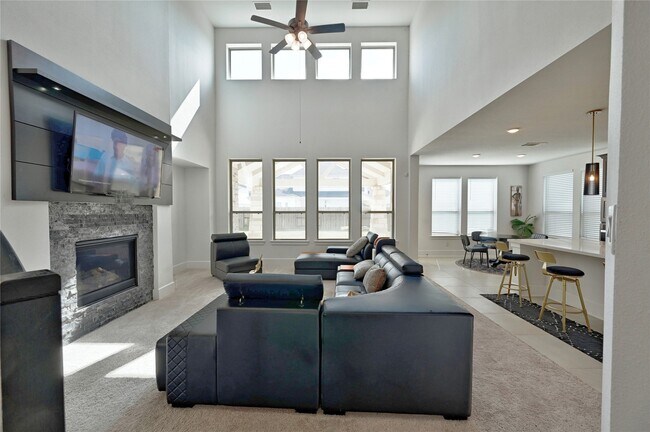 Building Photo - 6211 Shore Ridge Ct