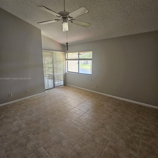 Building Photo - 5621 Coach House Cir