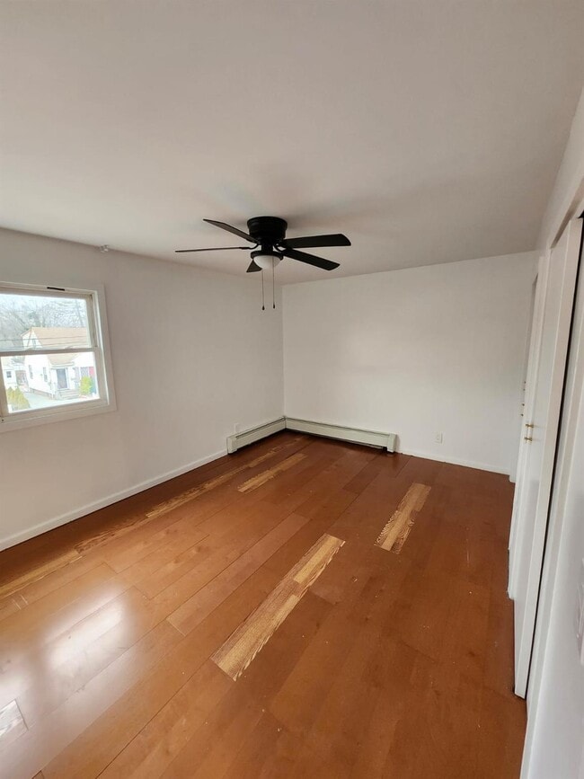 Building Photo - 715 Thrush Ave