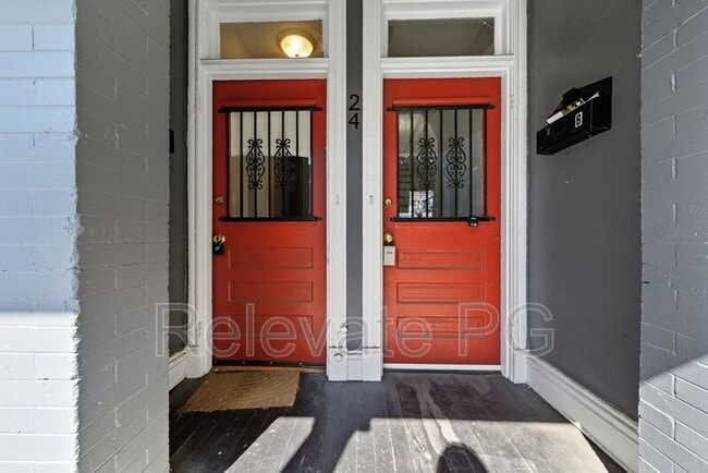 Primary Photo - 24 S Davis Ave