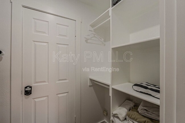 Building Photo - 9708 E Vía Linda