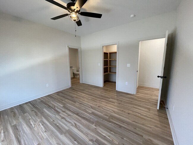 Building Photo - 1927 Sutton Ct